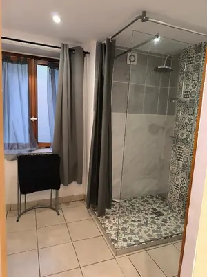 Salle de bains dans l'établissement gîte au coeur d'argent