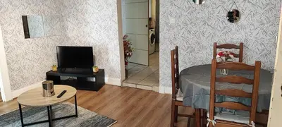 Télévision ou salle de divertissement dans l'établissement gîte au coeur d'argent