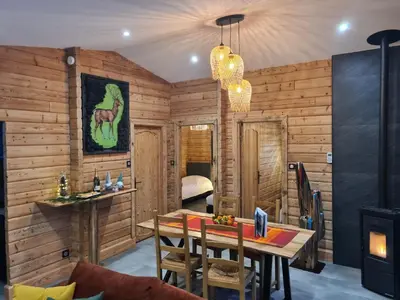 Coin salon dans l'établissement Chalet rénové avec sauna, proche Gérardmer - FR-1-589-796