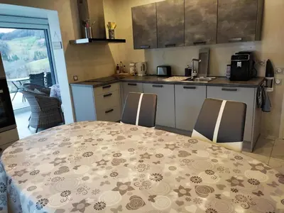 Cuisine ou kitchenette dans l'établissement LOZEN avec piscine privée intérieure