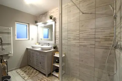 Salle de bains dans l'établissement Gite, Maison Chaleureuse