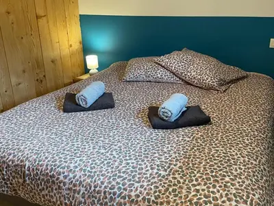 Un ou plusieurs lits dans un hébergement de l'établissement Chalet spacieux à La Bresse, idéal pour familles et amis - FR-1-589-679