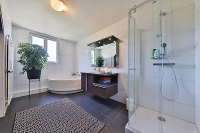Salle de bains dans l'établissement Spacious apartment, balneo and garden