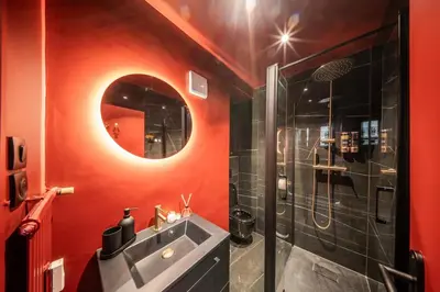 Salle de bains dans l'établissement Home Studio Cinéma Privé