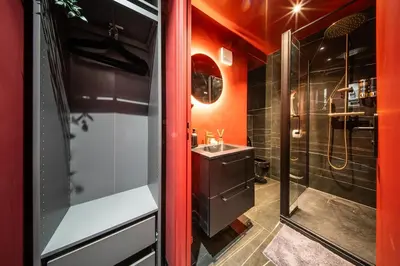 Salle de bains dans l'établissement Home Studio Cinéma Privé