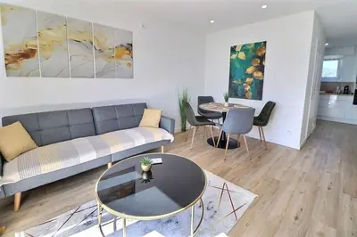 Coin salon dans l'établissement Appartement Moderne et Cosy avec Balcon - Parking Gratuit - Netflix