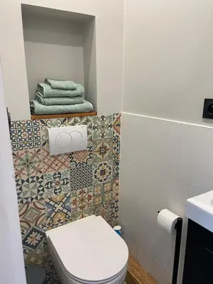 Salle de bains dans l'établissement Le refuge du Cèdre