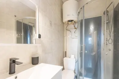 Salle de bains dans l'établissement Bel appartement 3Pers Stationnement Gratuit Centre