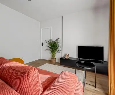 Télévision ou salle de divertissement dans l'établissement Saint-Louis - Cozy Apartment Close to Switzerland & Train Station