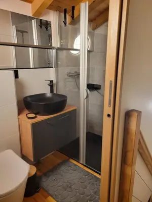 Salle de bains dans l'établissement Loulipo