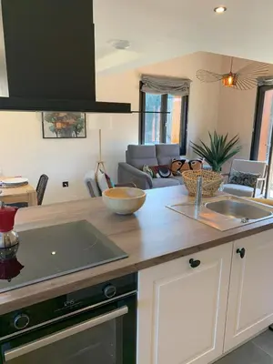 Cuisine ou kitchenette dans l'établissement Loulipo