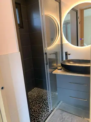 Salle de bains dans l'établissement Loulipo