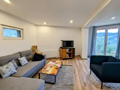 Télévision ou salle de divertissement dans l'établissement Chalet L 'instant Géromois