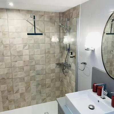 Salle de bains dans l'établissement Le Grand Cru de Sophie