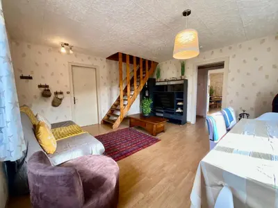 Coin salon dans l'établissement Le Cresson, charmant et spacieux avec balcon