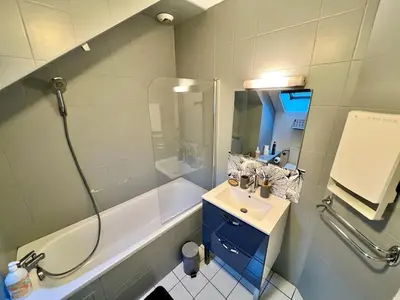 Salle de bains dans l'établissement Charmant appart T2 tout équipé