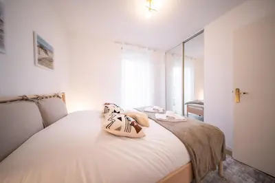 Un ou plusieurs lits dans un hébergement de l'établissement Le Bâle 92A Appartement 6 Pers Parking Privé