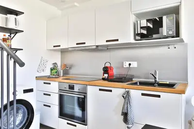 Cuisine ou kitchenette dans l'établissement L'évasion, terrasse parking