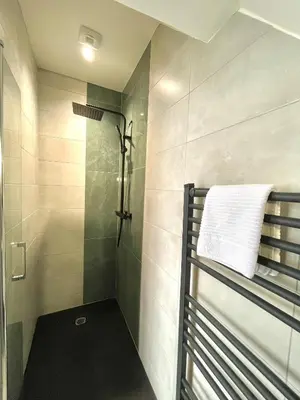 Salle de bains dans l'établissement Logement Émeraude