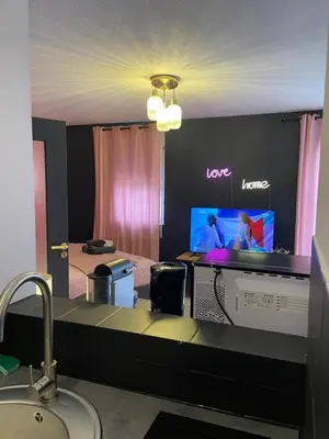 Télévision ou salle de divertissement dans l'établissement Superb apartment for 4 people, center - auto museum