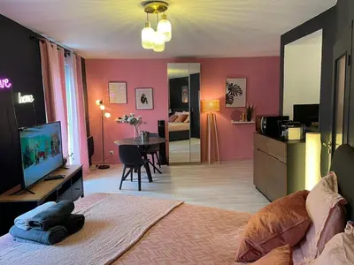 Télévision ou salle de divertissement dans l'établissement Superb apartment for 4 people, center - auto museum