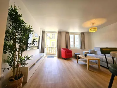 Coin salon dans l'établissement Magnifique T2-Chez François et Kamila - Centre historique- Parking privé 50m de l'appartement- balcon avec vue