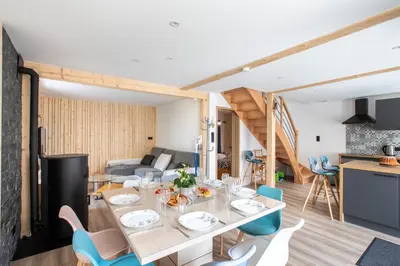 Cuisine ou kitchenette dans l'établissement Gîte du Hirsch jacuzzi, proche ballon d'Alsace, randonnées