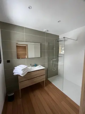 Salle de bains dans l'établissement Gîte du dahu barbu