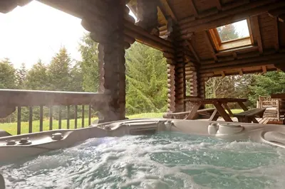 Piscine de l'établissement Chalet Le Petit Pré ou située à proximité