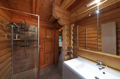 Salle de bains dans l'établissement Chalet Le Petit Pré