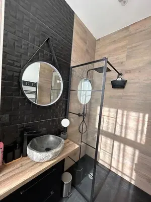 Salle de bains dans l'établissement Studio Sylvinite