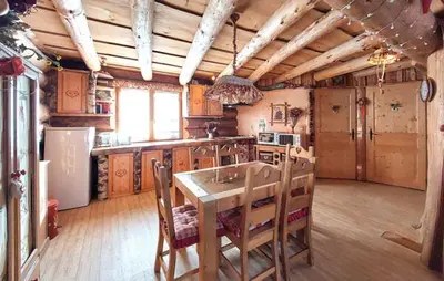 Cuisine ou kitchenette dans l'établissement Chalet mishka