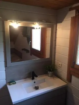 Salle de bains dans l'établissement Chalet Le Roncing