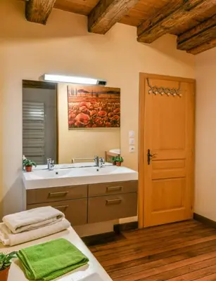 Salle de bains dans l'établissement Gite de la Porte des Pucelles