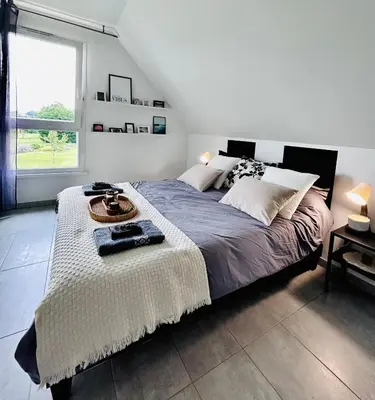 Un ou plusieurs lits dans un hébergement de l'établissement Maison et son jardin