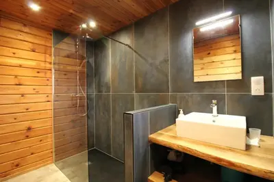 Salle de bains dans l'établissement Chalet Les Pervenches