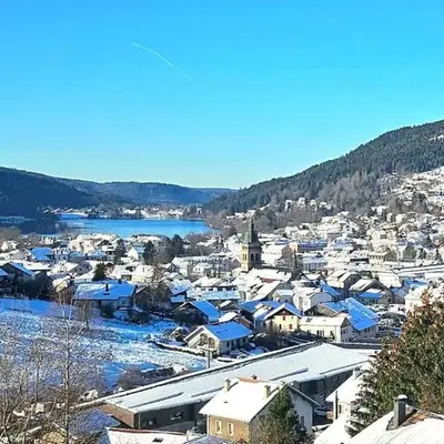 f2 VUE INCROYABLe sur lac avec jardin avec balnéo et 400m centre