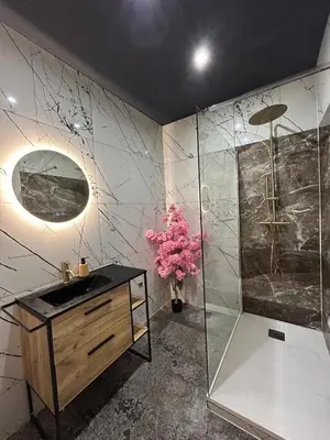 Salle de bains dans l'établissement lps spa sauna & jacuzzi
