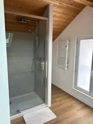 Salle de bains dans l'établissement Les Coteaux