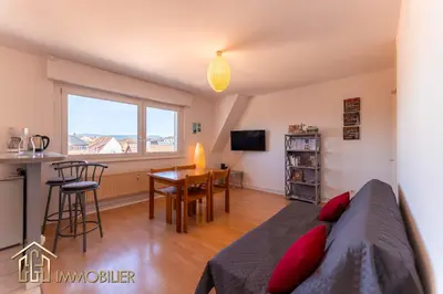 Télévision ou salle de divertissement dans l'établissement Appartement L'Orient - Parking