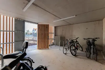 Vélo sur le terrain de l'établissement Les Jardins de la Semm - Parking et Jardin ou dans les environs