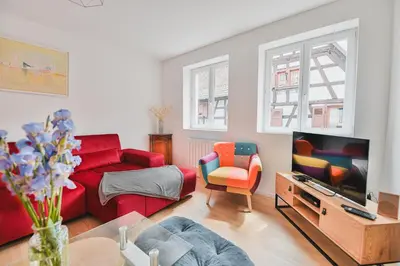 Télévision ou salle de divertissement dans l'établissement APPARTEMENT ELSA - Au Calme des Vignes - Parking privatif & Animaux Bienvenus