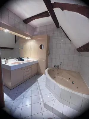 Salle de bains dans l'établissement Spacieux 120 metres carré tout confort
