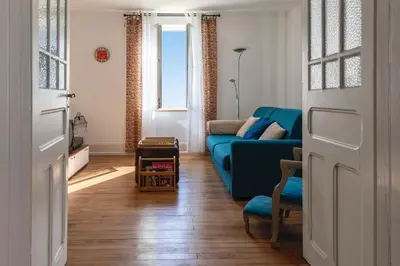 Coin salon dans l'établissement Le Seventies - Proche de Montbéliard