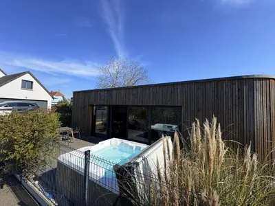 Piscine de l'établissement Sweet Escape et Spa ou située à proximité