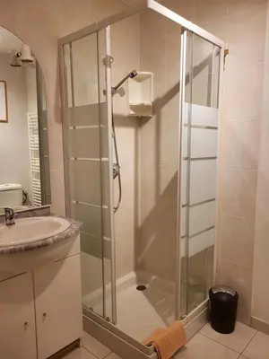 Salle de bains dans l'établissement Appolon