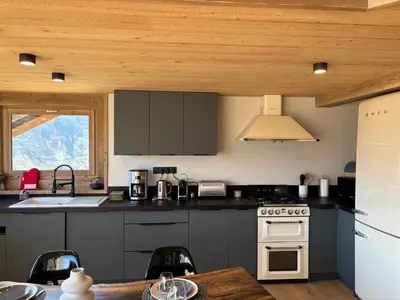 Cuisine ou kitchenette dans l'établissement Lumen Wood