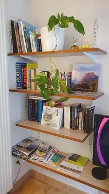 Bibliothèque dans l'appartement