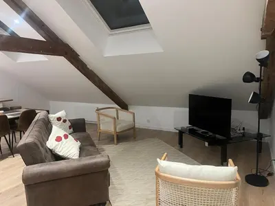 Télévision ou salle de divertissement dans l'établissement Le repaire du 3e