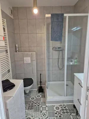Salle de bains dans l'établissement Le refuge du RDC